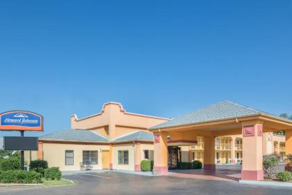 Howard Johnson by Wyndham Vicksburg - image 9