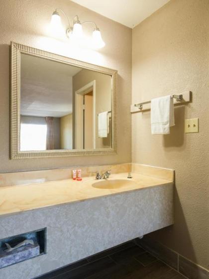 OYO Hotel Vicksburg Southeast - image 7