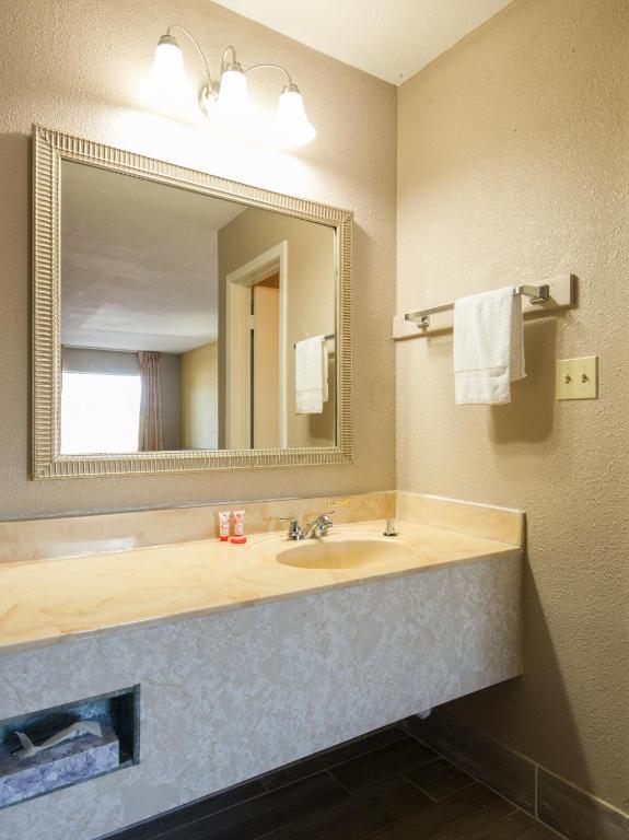 OYO Hotel Vicksburg Southeast - image 7
