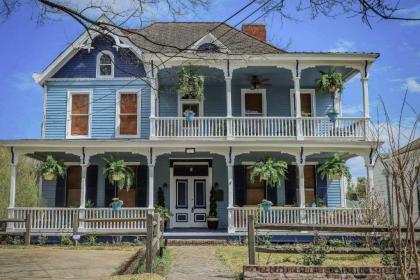 Vicksburg Home with 3 Porches Walk to Downtown