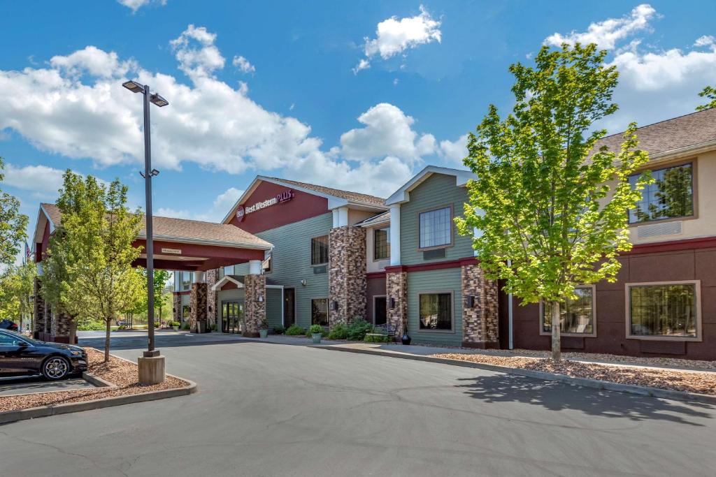 Best Western PLUS Victor Inn & Suites - main image