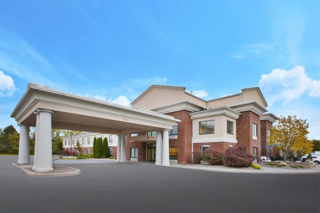 Holiday Inn Express Rochester-Victor an IHG Hotel - main image