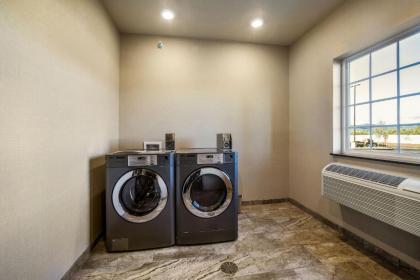 Cobblestone Hotel & Suites - Victor - image 11