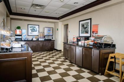 Hampton Inn Victoria - image 11