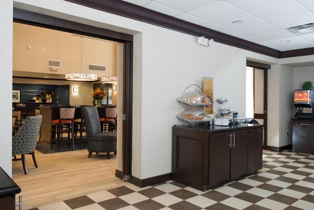 Hampton Inn Victoria - image 6