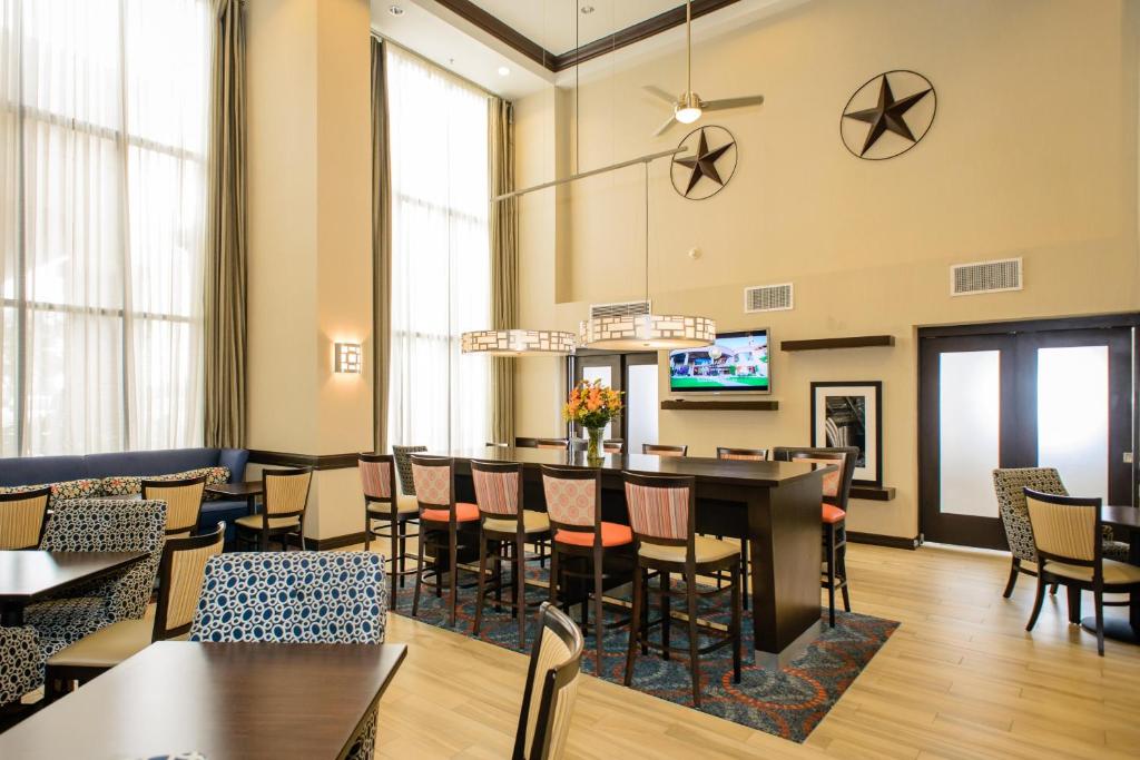 Hampton Inn Victoria - image 7