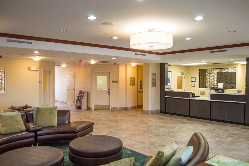 Candlewood Victoria an IHG Hotel - image 3