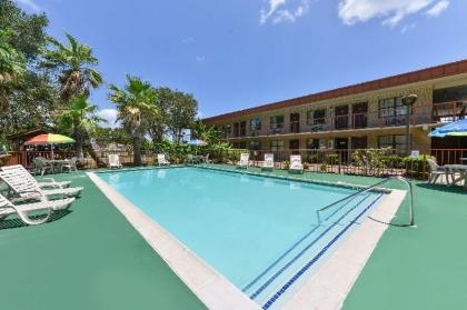 Americas Best Value Inn & Suites Victoria - image 7