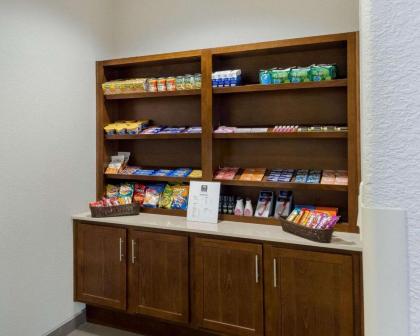 Comfort Inn & Suites Victoria North - image 4