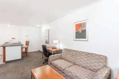 Hawthorn Suites - image 3