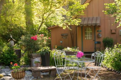Eagle Rock Lodge - image 13