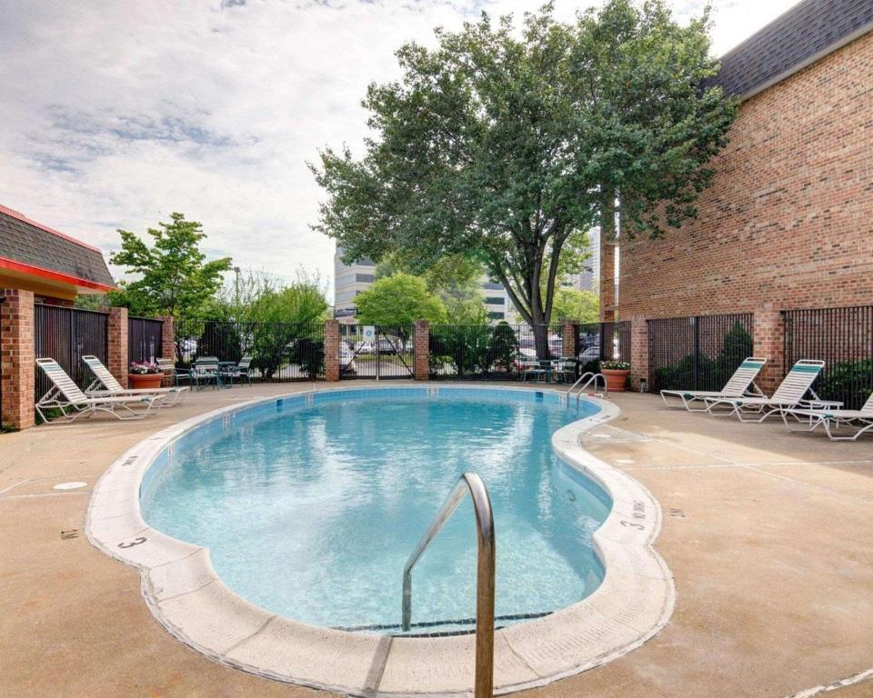 Quality Inn Tysons Corner - image 4
