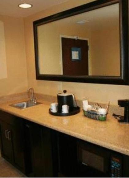 Hampton Inn & Suites Vineland - image 15