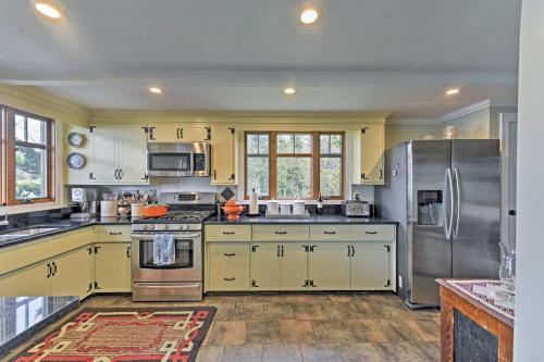Waterfront Vineyard Haven Home near Main Street! - main image