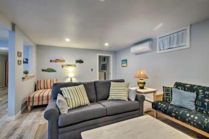 Marthas Vineyard Apt about 1 Mile to Inkwell Beach! - image 2