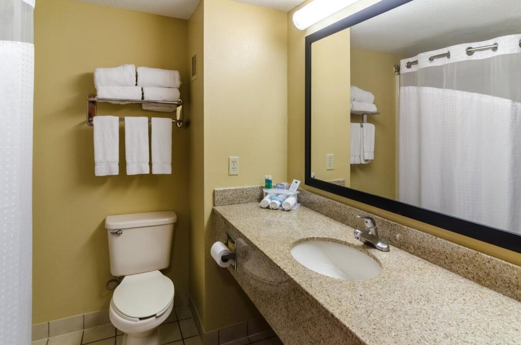 Holiday Inn Express Hotel & Suites Vinita an IHG Hotel - image 3