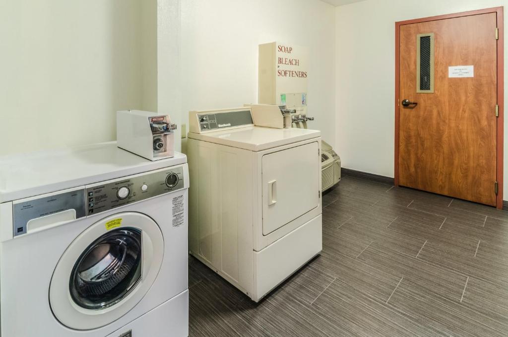 Holiday Inn Express Hotel & Suites Vinita an IHG Hotel - image 5