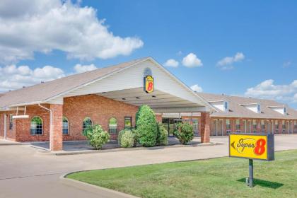 Super 8 by Wyndham Big Cabin/Vinita Area - image 4