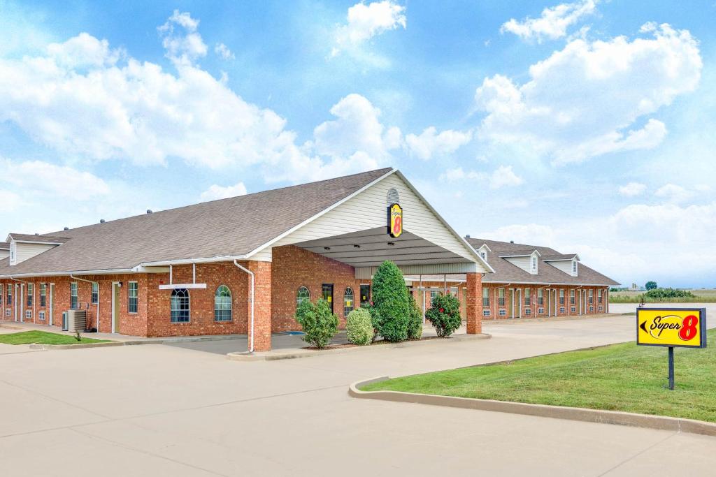 Super 8 by Wyndham Big Cabin/Vinita Area - image 5