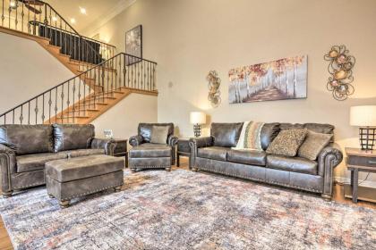 Upscale House with Pool - By Historic Route 66! - image 2