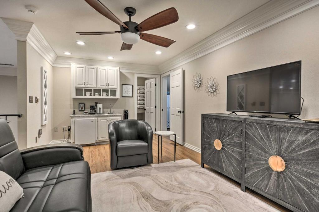 Upscale House with Pool - By Historic Route 66! - image 3