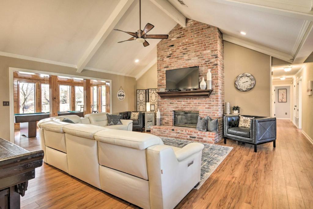 Upscale House with Pool - By Historic Route 66! - image 4