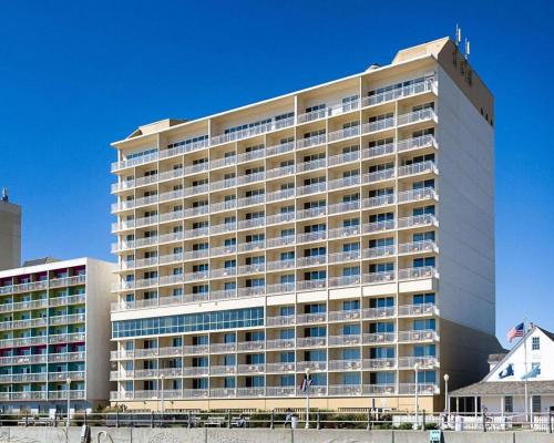 Comfort Suites Beachfront - image 5