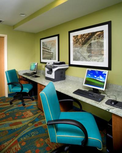 Holiday Inn & Suites North Beach Hotel an IHG Hotel - image 3
