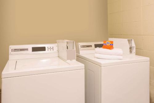 Travelodge by Wyndham Suites Virginia Beach Oceanfront - image 5