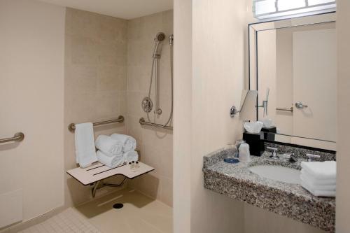 Sheraton Oceanfront Hotel - image 4