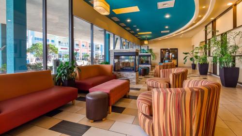 Best Western Plus Sandcastle Beachfront Hotel - image 2