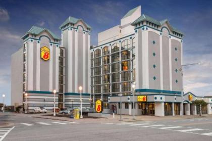 Super 8 by Wyndham Virginia Beach Oceanfront - image 2