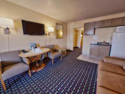 Seashire Inn & Suites - image 5