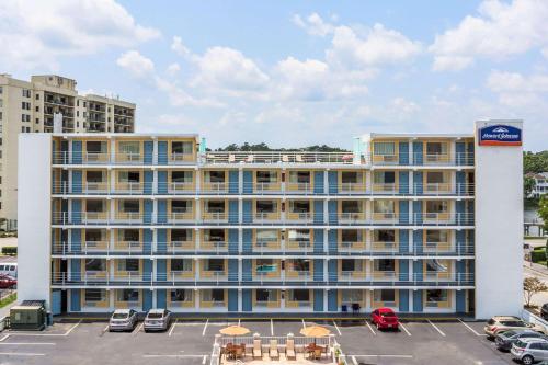 Howard Johnson by Wyndham Virginia Beach At The Beach - main image