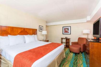 Howard Johnson by Wyndham Virginia Beach At The Beach - image 3