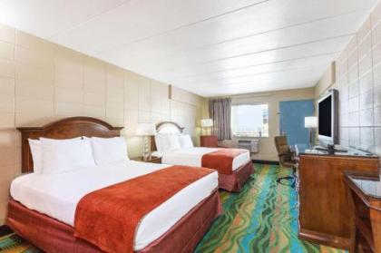Howard Johnson by Wyndham Virginia Beach At The Beach - image 4