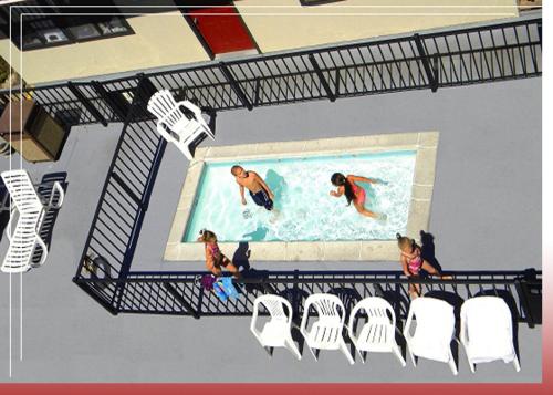 Cerca Del Mar Motel - image 5