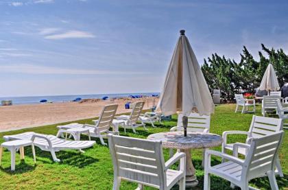 Virginia Beach Studio with Pool Access Steps to Beach