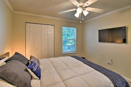 Virginia Beach Townhouse - 2 Mi to Boardwalk! - image 11