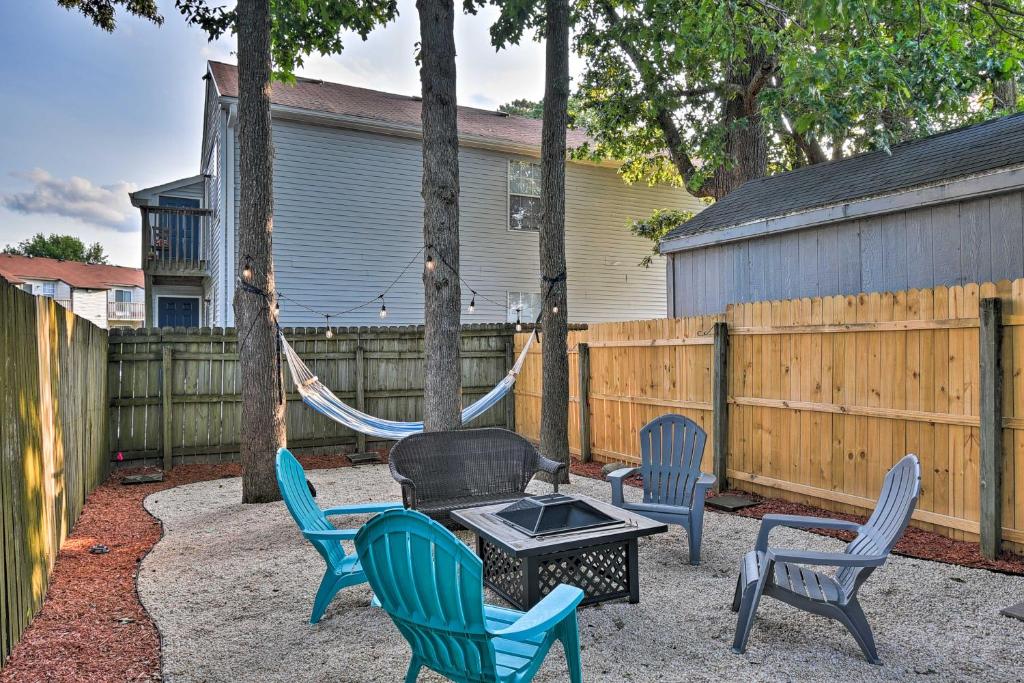 Virginia Beach Townhouse - 2 Mi to Boardwalk! - image 2