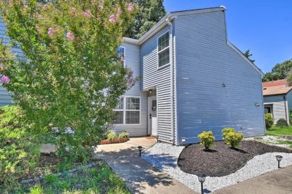 Virginia Beach Townhouse - 2 Mi to Boardwalk! - image 3