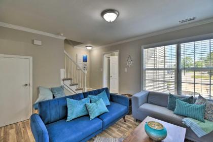Virginia Beach Townhouse - 2 Mi to Boardwalk! - image 5