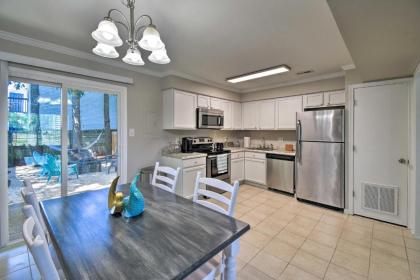 Virginia Beach Townhouse - 2 Mi to Boardwalk! - image 7