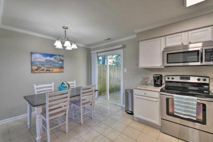 Virginia Beach Townhouse - 2 Mi to Boardwalk! - image 9
