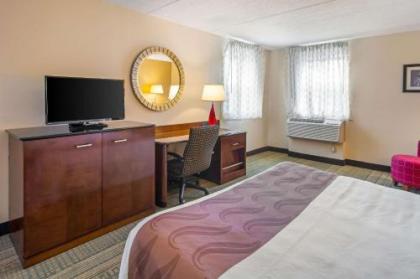 Quality Inn & Suites - image 9