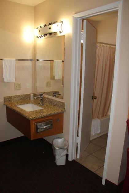 Franciscan Inn Motel - image 15