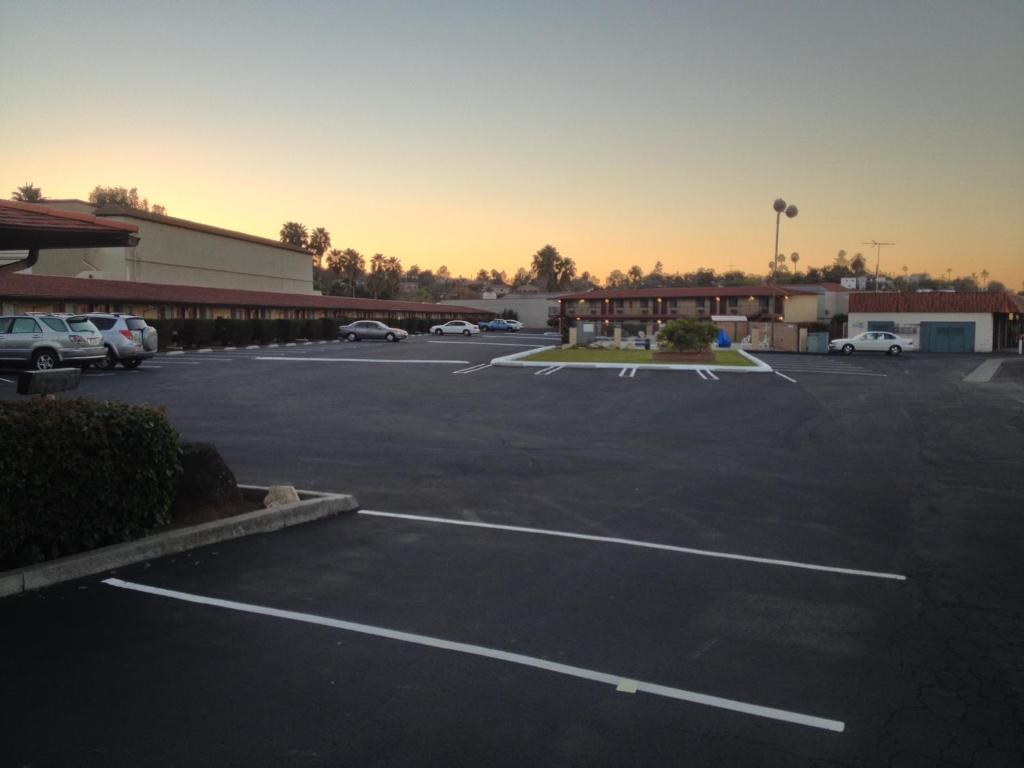 Franciscan Inn Motel - image 2
