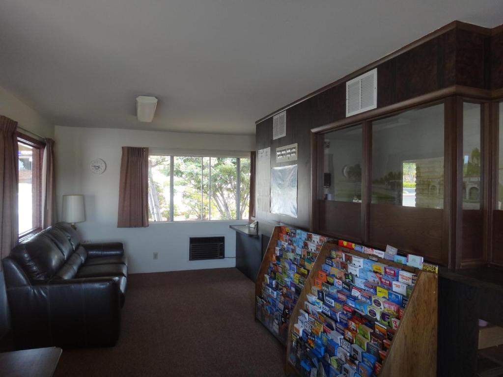 Franciscan Inn Motel - image 6