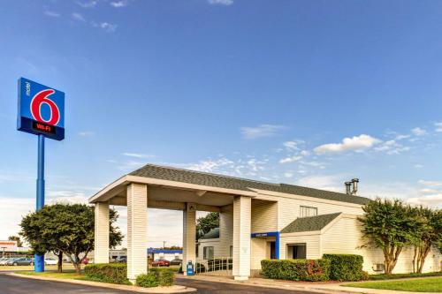 Motel 6-Waco TX - main image