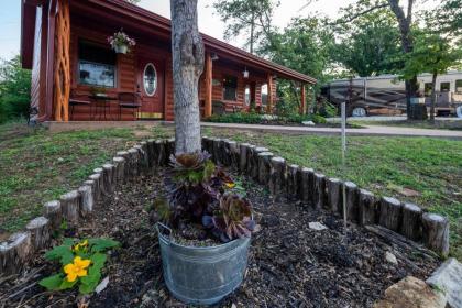 Cabin 1 Rental 15 minutes from Magnolia and Baylor - image 4